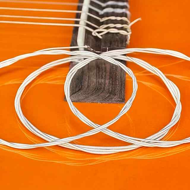 6 білих нейлонових струн для класичної гітари   3 медіатори у подарунок - 3 фото товару