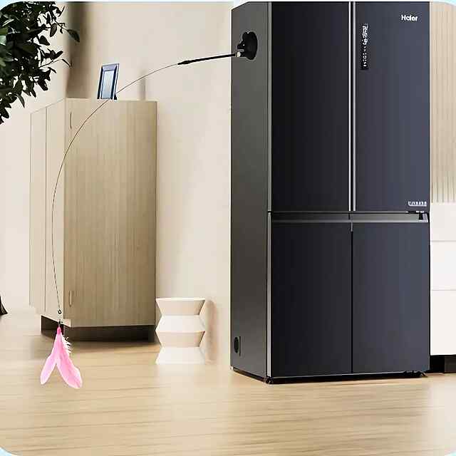 Іграшка для кішок Полювання на дроті з пір'ям та потужною присоскою. Міцна, безпечна, розвиває мисливські інстинкти. - 2 фото товару