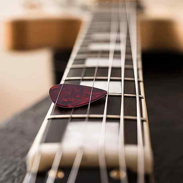 Медіатор 0.96 мм для Гітари, Баса, Акустики – Якісний Звук, Комфорт, Подарунок - 1 фото товару